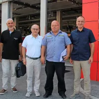 V Kopru so se sestali (z leve): vodja gasilske preventive Jan Brodar, 
vodja oddelka tržaških gasilcev za posredovanje na morju Alessandro Minelli, vodja požarnega oddelka Furlanije-Julijske krajine 
Loris Monaro, poveljnik gasilske zveze istrske županije Dino 
Kozlevac in direktor koprske brigade Denis Glavina.   