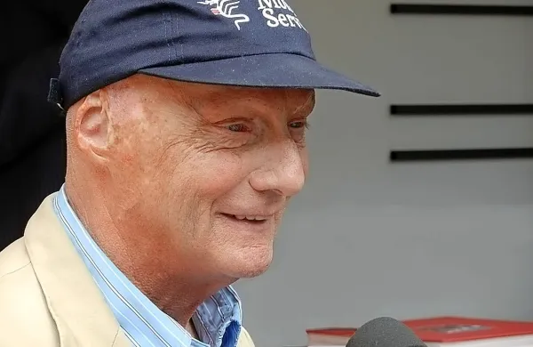 Stanje 69-letnega Nikija Laude je kritično, saj se prvih nekaj dni ne 
ve, kako se bo telo odzvalo na poseg.