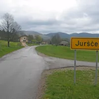 Lepšo in boljšo cesto bodo  do konca novembra dobili tudi na 
Jurščah.
