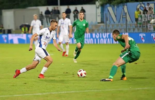 Olimpija (v zelenih dresih)  bo po preboju v tretji predkrog 
evropske lige jutri lovila prvo zmago v slovenskem prvenstvu 
doma proti Celjanom. 