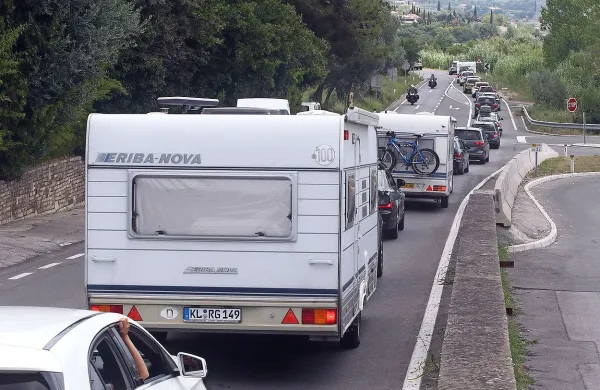 Gneča in zastoji na cestah in mejnih prehodih