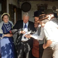   Dogovori o doti niso bili preprosti. 