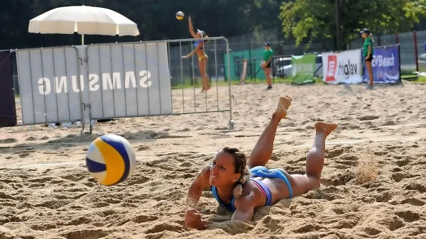 Igralka Luke Koper Jelena Pešić si je v paru s Korošico Ano  Skarlovnik priborila tretje mesto.