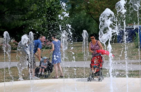 V sredo in četrtek bo sončno in vroče. Vročina na Primorskem bo 
malenkost popustila.