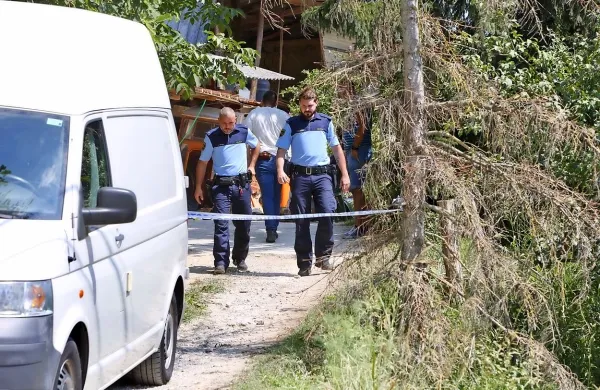 Policisti, kriminalisti in kriminalistični tehniki so imeli v soboto v 
Krkavčah veliko dela. 