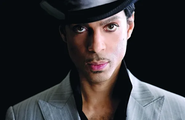 V Kanadi odkriti redek izvod Princeove plošče The Black Album, 
ene najbolj iskanih vinilnih plošč vseh časov, so v ponedeljek 
prodali za 27.500 ameriških dolarjev.