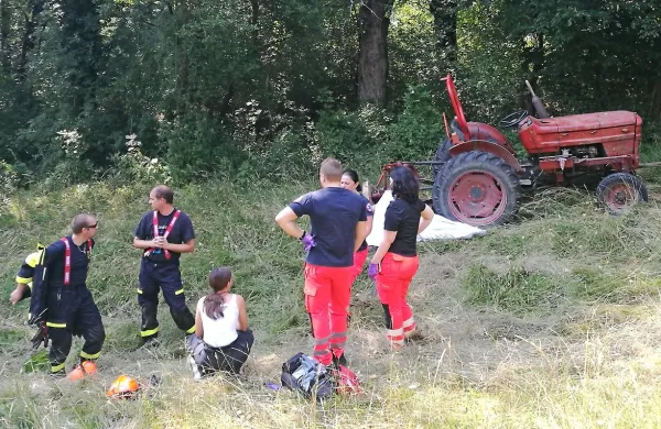 Ne reševalci ne gasilci žal niso mogli več pomagati nesrečnemu 
kmetu. 