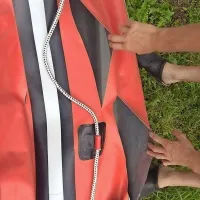 Najverjetneje z nožem je neznanec porezal vso floto kobariške 
agencije Xpoint.