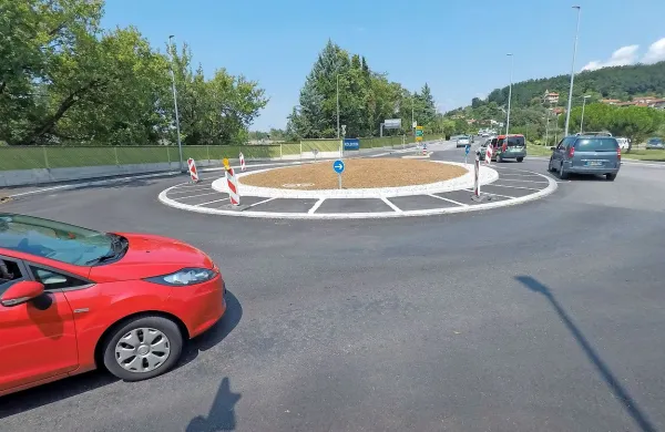  Eno od dveh kritičnih križišč v Šempetru je zdaj pretočno. Drugo, 
tisto pri Hoferju, pa bo predvidoma prihodnje leto.   