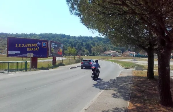          

Cesta od krožišča do doma upokojencev v Luciji.
