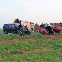 V hudi prometni nesreči, ki se je včeraj ob 19.15 uri zgodila na 
glavni cesti Slovenska Bistrica-Ptuj v Šikolah, pred odcepom za 
Rače, so umrle tri osebe, dve od teh sta  iz okolice Ajdovščine.
