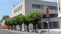 Na sežanski upravni enoti vloge za gradbena dovoljenja rešujejo 
prepočasi, očita neko podjetje v prijavi  upravni inšpekciji Ali bo 
slednja uvedla nadzor, še ni znano..  