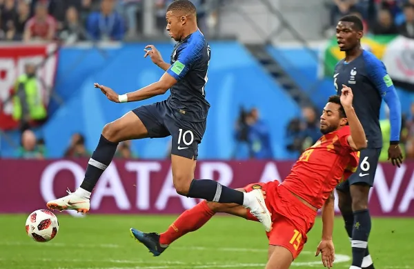 Kylian Mbappe (levo) je z reprezentanco slavil na svetovnem 
prvenstu  v Rusiji. S Paris Saint-Germainom bo napadal francoski 
in evropski vrh.