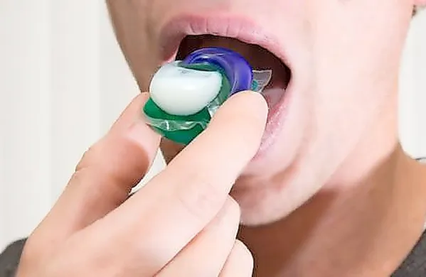 “Tide pod challenge” ali kdo si upa pojesti kapsulo detergenta.
