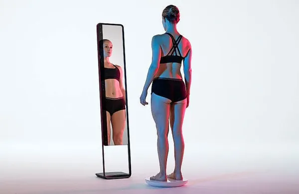 Naked 3D fitness tracker ponuja veliko več od odseva osebe, ki 
stopi predenj.