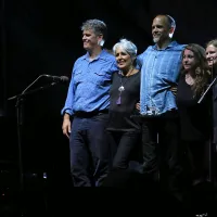 Joan Baez, glas upora in miline