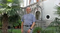 Generalni vikar koprske škofije Slavko Rebec pravi, da gre pri 
kadrovanju v cerkvi za to, da človeške vire kar najbolje uskladiš s 
potrebami. 
