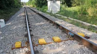 Četrt milijona vredne rumene škatlice naj bi domačine ob progi in 
gasilce obvarovale pred rednimi požari.  