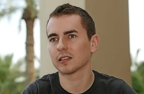 Španec Jorge Lorenzo (Ducati) je zmagovalec dirke motociklističnega svetovnega prvenstva v avstrijskem Spielbergu.