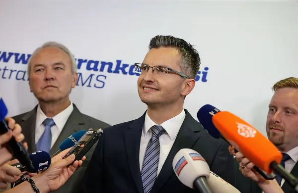 Če bo Šarec v petek na tajnem glasovanju o predsedniku vlade v 
DZ dobil potrebno podporo absolutne večine poslancev, bo moral 
predložiti listo kandidatov za ministre v 15 dneh.