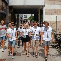Tako so se prijavljene ekipa včeraj točno opoldne razkropile na 
teren, začelo se je njihovih 60 ur za izdelavo kratkega filma.