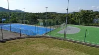 Po več kot 30 letih, odkar so za šolo in vrtcem v Divači zgradili 
športna igrišča, so jih temeljito obnovili.