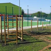 Poleg igrišč za odbojko, mali nogomet in košarko v Divači so 
postavili še igrala za otroke in orodja za fitnes. 