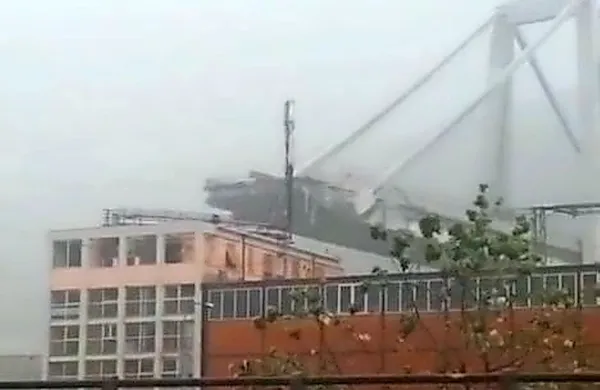 V Genovi se je zru&scaron;il avtocestni viadukt