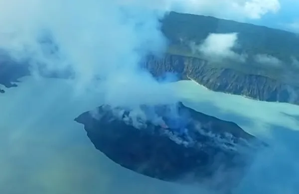 Vanuatu iz strahu pred vulkanom znova evakuiral celoten otok