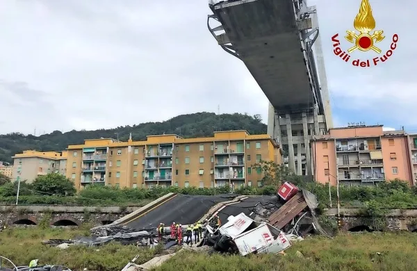 Zdaj popuščajo še stebri na  delu viadukta, ki še stoji, in grozi, da 
se bo še ta zrušil na  stanovanjske bloke. 