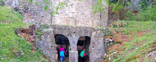 Učna pot Sončne stene Svetega Pavla pelje mimo vodnega stolpa 
iz 5. stoletja, ki je najvišja ohranjena zgradba rimske tehnične 
dediščine na Slovenskem.