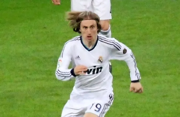 Luka Modrić, ki naj bi ga snubil milanski Inter, je prejšnji teden z 
Realom dosegel dogovor, v skladu s katerim bo zaslužil vsaj 11 
milijonov evrov letno.
