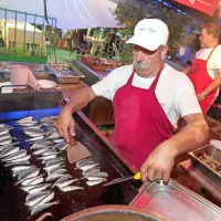 Železni repertoar morskih dobrot, glasbe in zabave