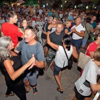 Železni repertoar morskih dobrot, glasbe in zabave