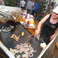 Železni repertoar morskih dobrot, glasbe in zabave