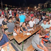 Železni repertoar morskih dobrot, glasbe in zabave