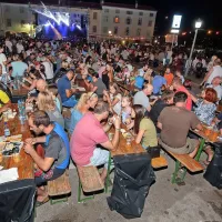 Železni repertoar morskih dobrot, glasbe in zabave