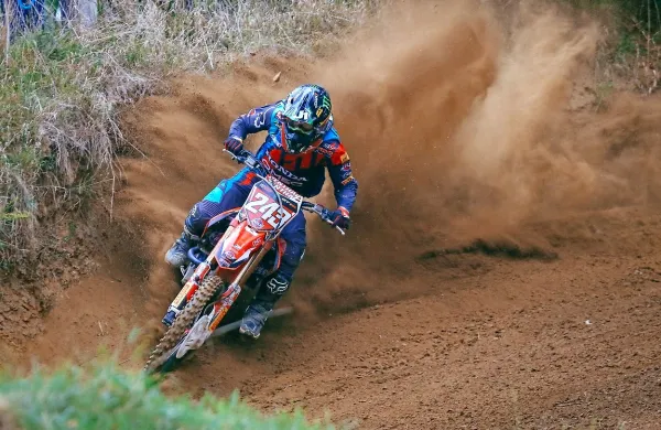 Tim Gajser je bil po padcu v prvi vožnji 12., v drugi pa je bil 
tretji.