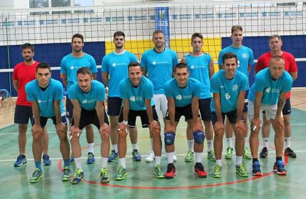 Salonit v novi sezoni (z leve), zadaj: Rok Knafelc (pomočnik), Matic 
Vrtovec, Jakob Kavčič, Strahinja Kuburović, Aleks Kovačič, Urban 
Česnik, Igor Šimunčić (trener); spredaj  - Maj Nanut, Dejan 
Čabarkapa, Dalibor Tomić, Danijel Šarić, Irenej Karnel, Gregor 
Basaneže. 