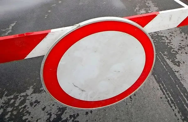 Popolna zapora prometa na Vojkovem nabrežju bo veljala predvidoma do konca avgusta.