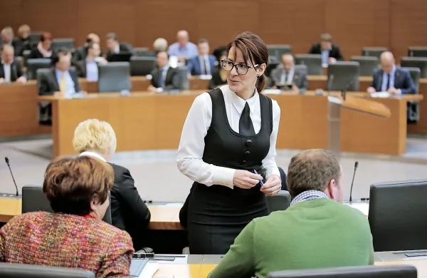 Verjetno bo še največ polemik sprožila selitev Andreje Katič (SD) z 
obrambnega na pravosodno ministrstvo.