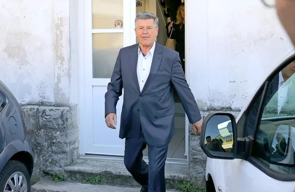  Dušan Črnigoj (na fotografiji) in Ožbej Marc sta si včeraj končno 
oddahnila - namesto zaporne kazni ju čaka 480 ur dela v splošno 
korist. 