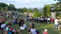 Organizatorji šestega festivala kamišibaj so bili s kuliso Štanjela in 
številom gledalcev zelo zadovoljni. 