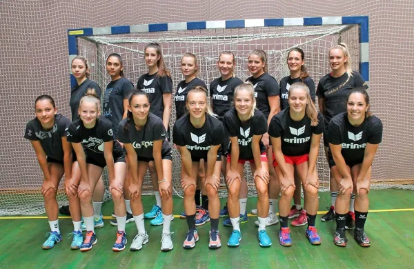Mlinotest na začetku priprav (z leve, sprednja vrsta) -  Maja Grmek,  
Laura Berzelak,  Lara Bratina,  Tjaša Rudman, Nuša Fegic,  Petra 
Sanabor,  Maja Svetik; zadnja vrsta - Vesna Simić,  Mirjeta Bytyqi,  
Tjaša Mihelj,  Anja Bratina, Špela Ferfolja,  Urša Zelnik,  Nina 
Črnigoj,  Eli Groff 