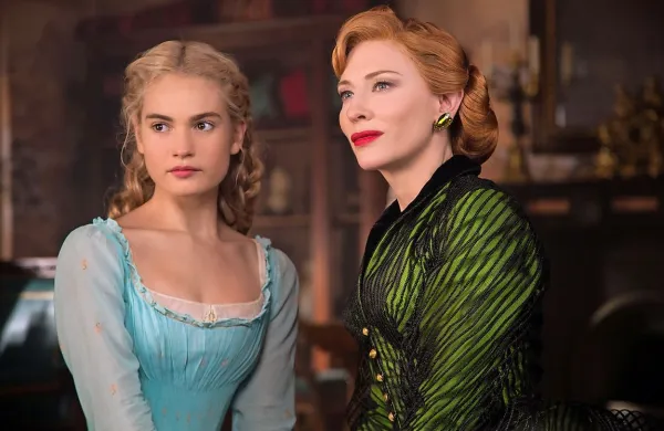 Lily James (levo) v vlogi Pepelke, njeno mačeho  je odigrala  Cate 
Blanchett.