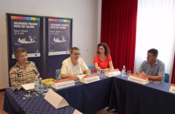 Solinarski praznik so  napovedali:  direktorica Avditorija Dragica 
Petrovič,  piranska podžupanja Vojka Štular, Barbara Jakomin, 
Avditorij Portorož, in  Klavdij Godnič (z leve).