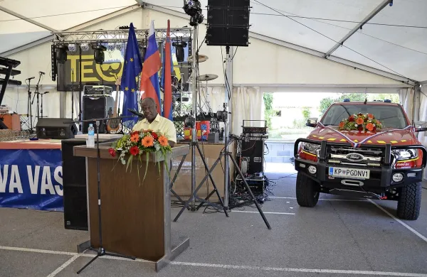 Piranski župan Peter Bossman je gasilcem zaželel veliko sreče pri 
uporabi novega vozila. 