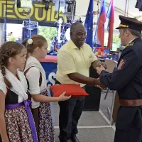 Župan je ključe novega vozila predal poveljniku društva Boštjanu 
Goreli. 
