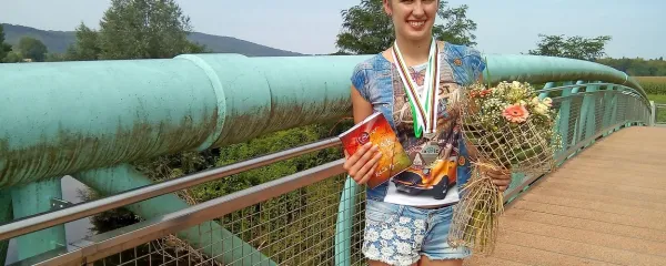Ines Frančeškin je ponosna na svoje tri medalje s svetovnega 
prvenstva.