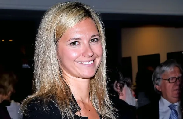Na 27. natečaju za najboljšo kratko zgodbo radijskega programa 
ARS je slavila koprska televizijska novinarka in voditeljica Karin 
Sabadin z zgodbo z naslovom Srečanja.